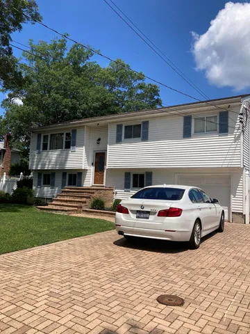 $2,500 | 745 Centerwood Street, West Babylon, NY 11704