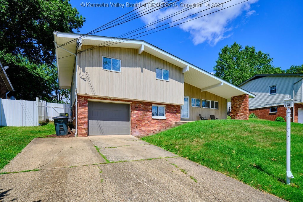 2015 Huber Road Charleston, WV 25314 - Photo 2 of 33 Gallery Image 2