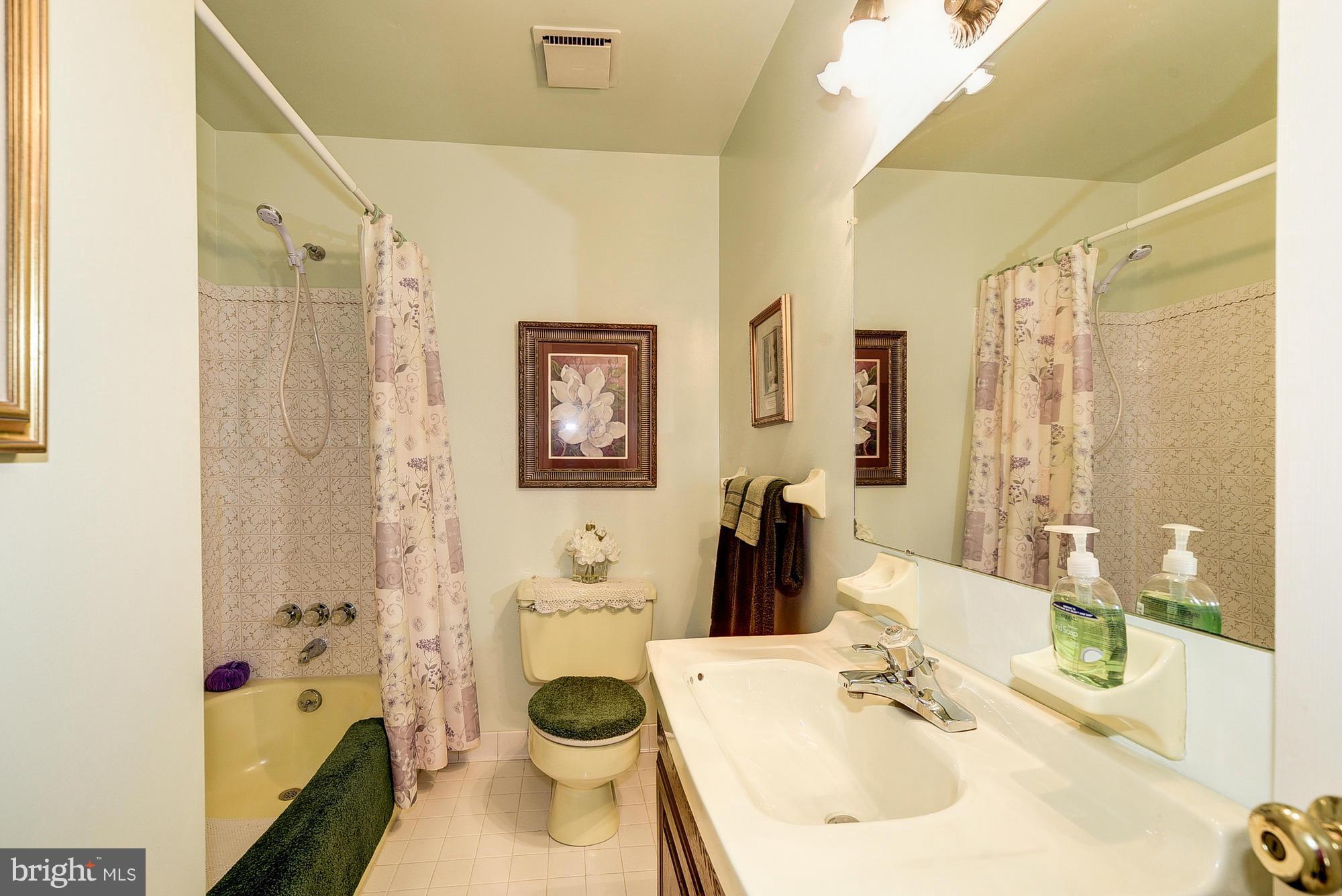 24711 Ridge Road Damascus, MD 20872 - Photo 13 of 30 Bath