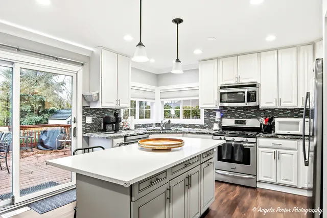 $425,000 | 1670 Yosemite Parkway, Algonquin, IL 60102