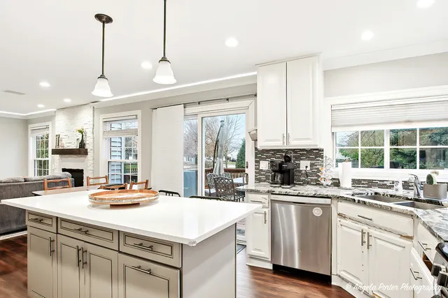 $425,000 | 1670 Yosemite Parkway, Algonquin, IL 60102