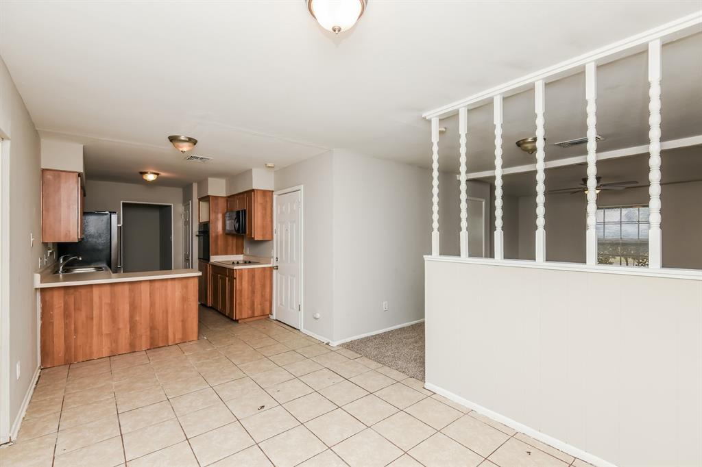 918 Kerry Street Benbrook, TX 76126 - Photo 4 of 15