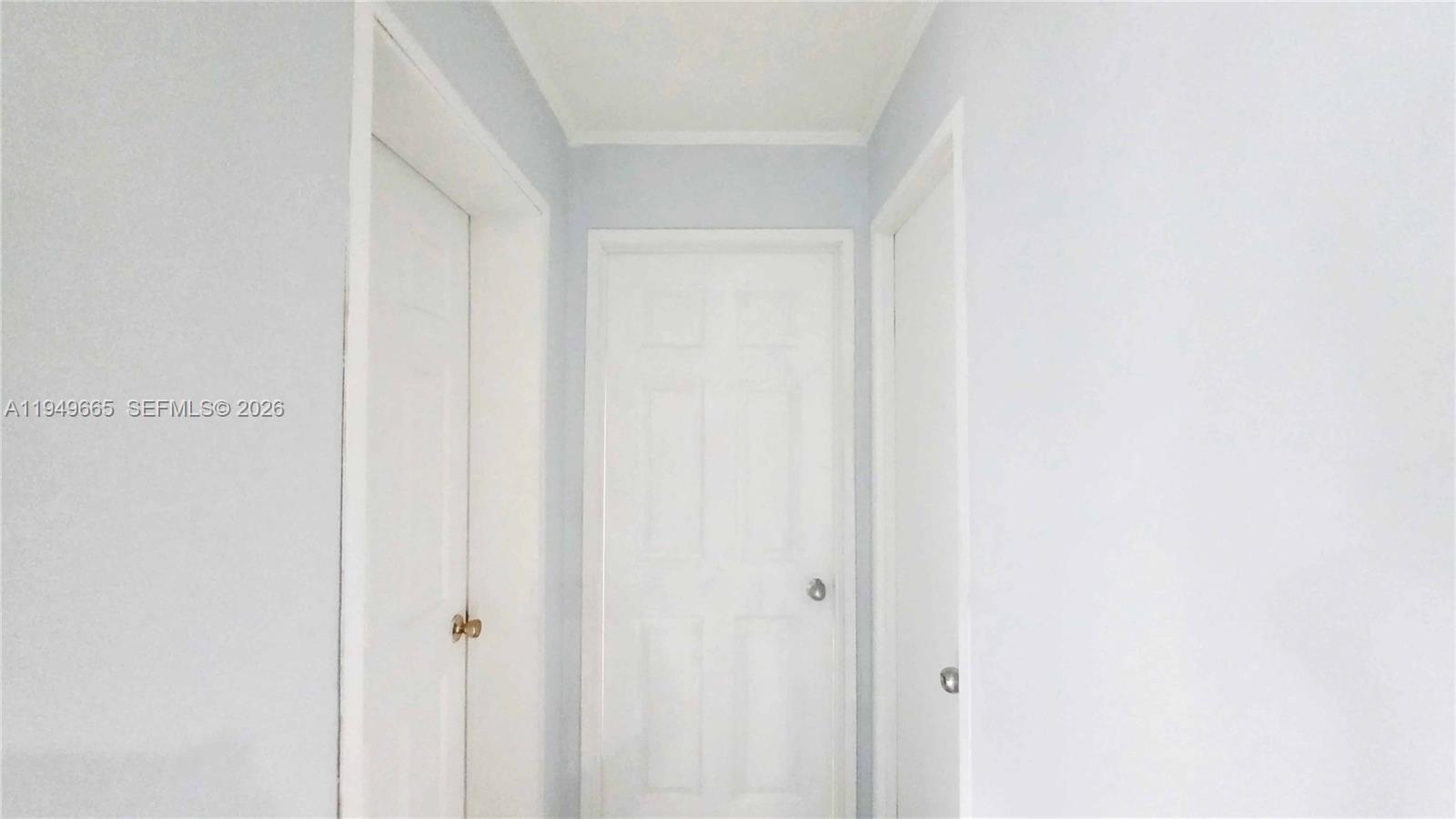 612 Hunting Clb Avenue Clewiston, FL 33440 - Photo 16 of 36 a view of a hallway