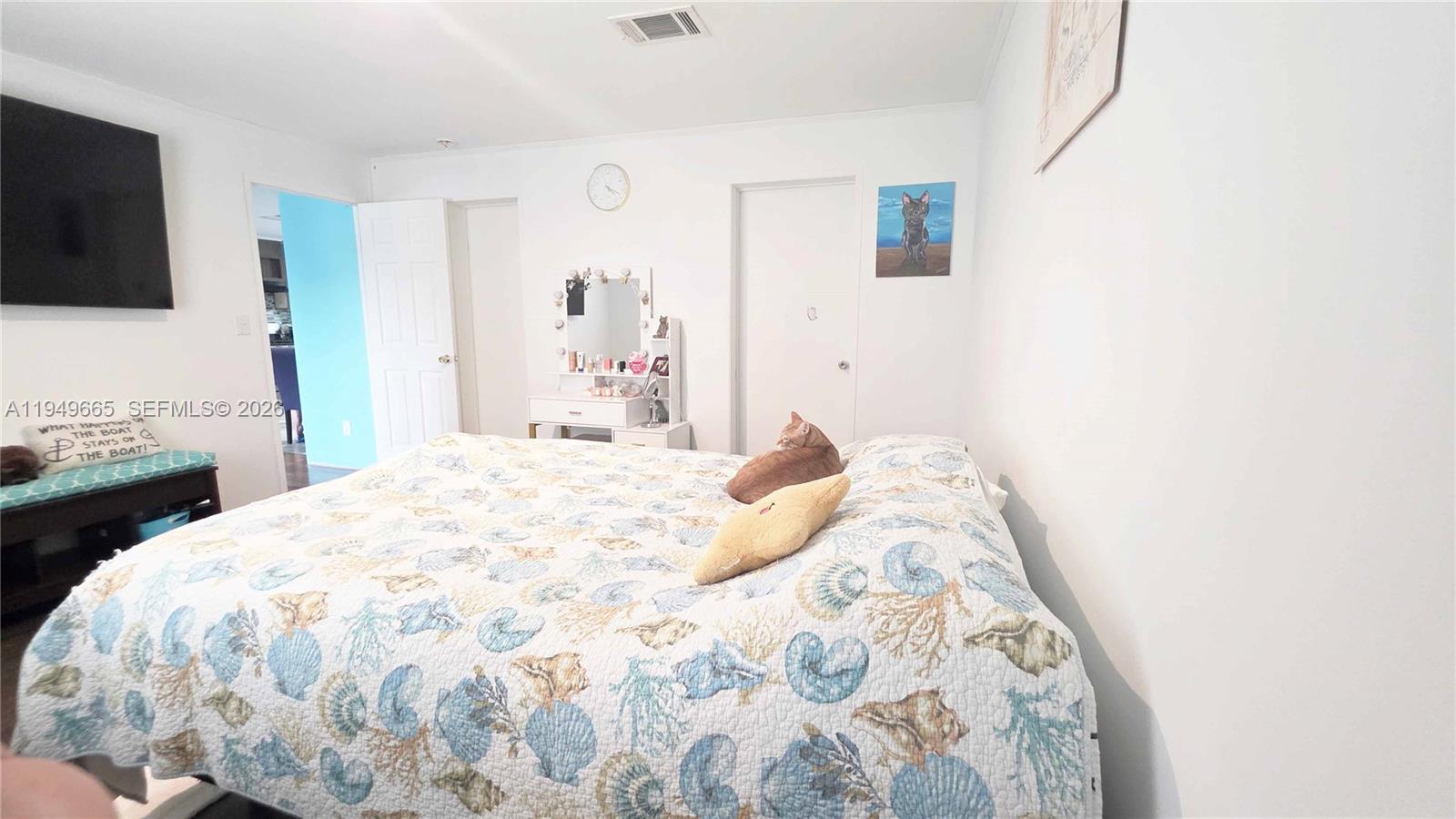 612 Hunting Clb Avenue Clewiston, FL 33440 - Photo 23 of 36 a bedroom with a bed and a flat screen tv