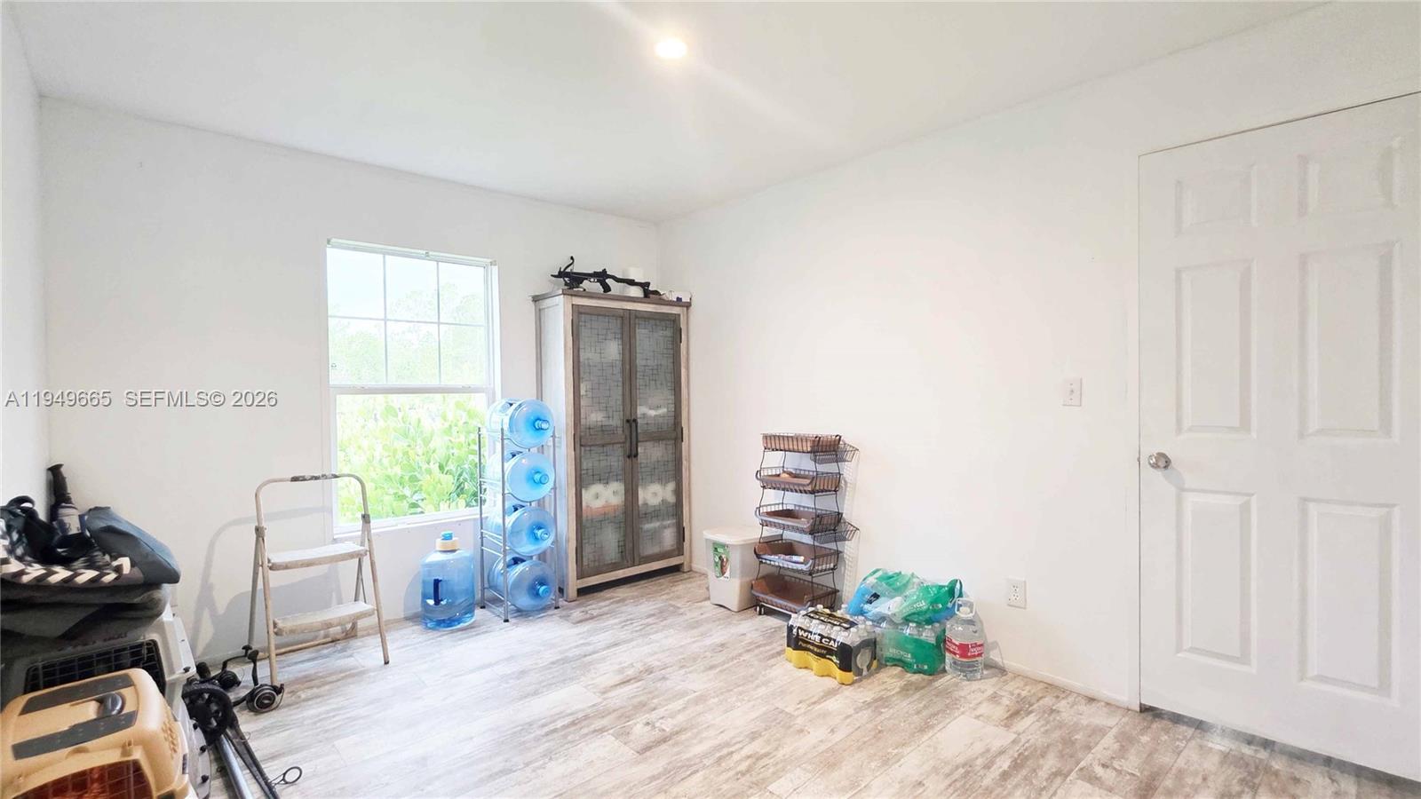 612 Hunting Clb Avenue Clewiston, FL 33440 - Photo 33 of 36 a living room with furniture and a gate