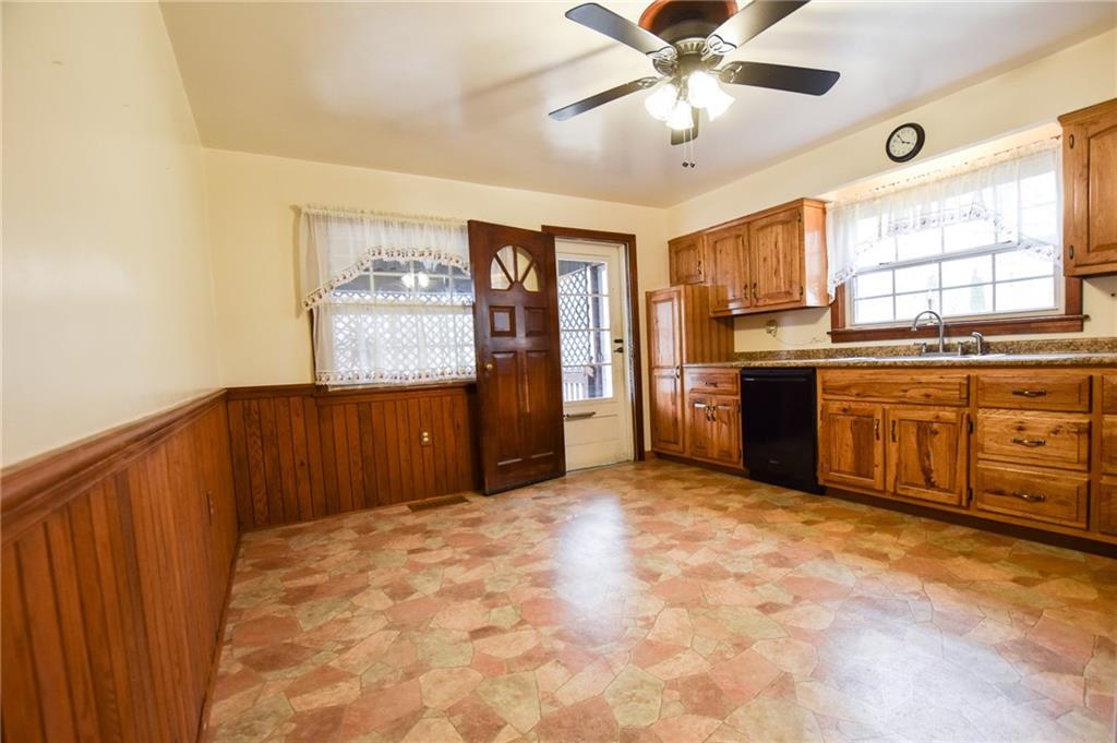 323 Winfield Road Cabot, PA 16023 - Photo 4 of 25