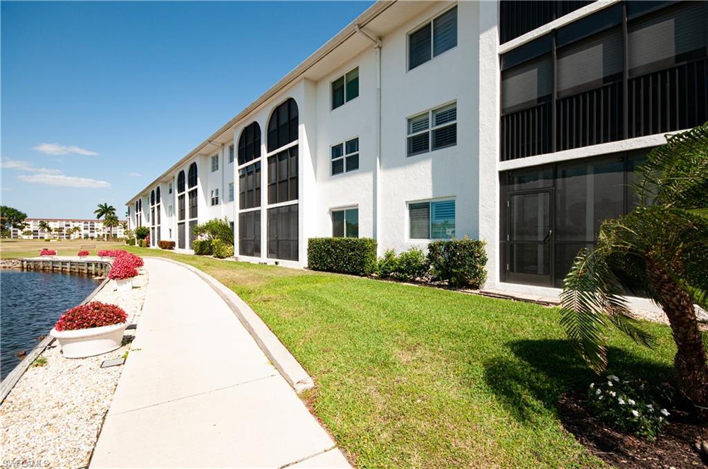49 High Point Circle South, Unit 102 Naples, FL 34103 - Photo 4 of 42