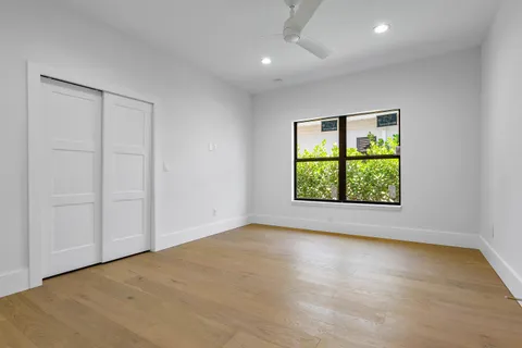 a bathroom with a toilet and a bathtub