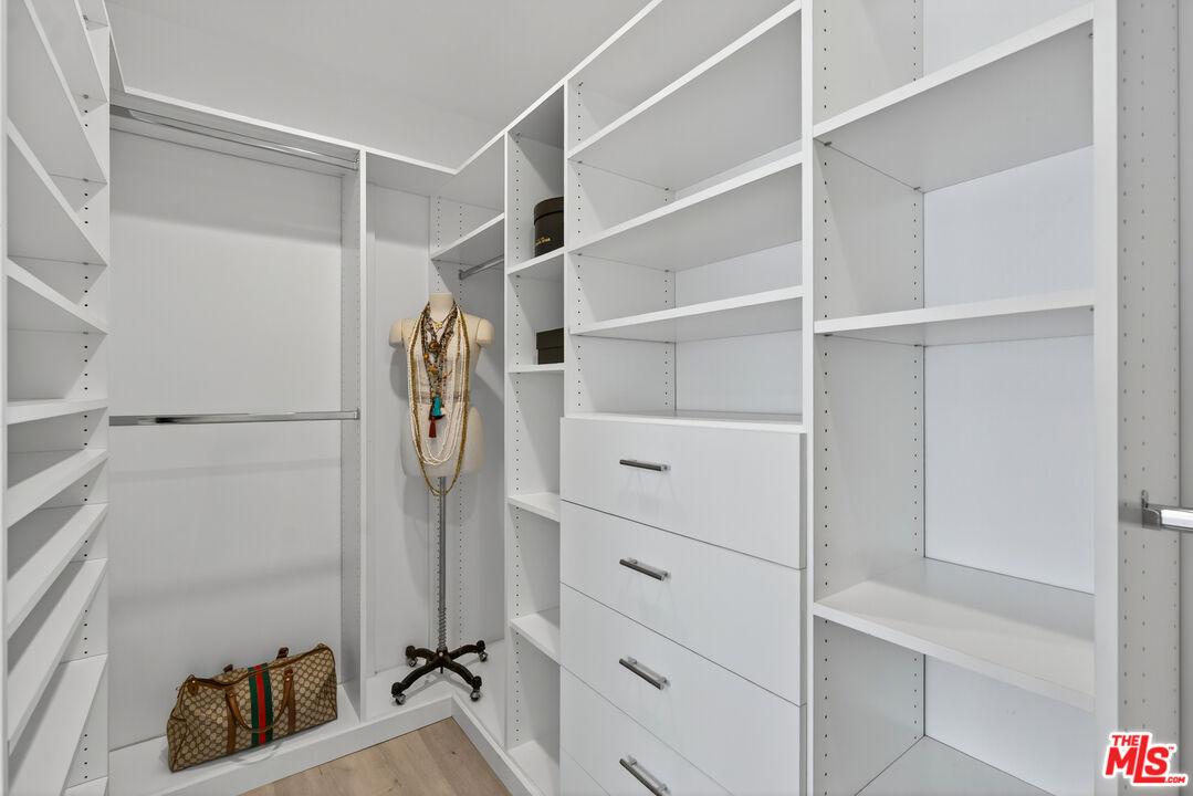 1333 14th Street, Unit 8 Santa Monica, CA 90404 - Photo 16 of 27 a walk in closet