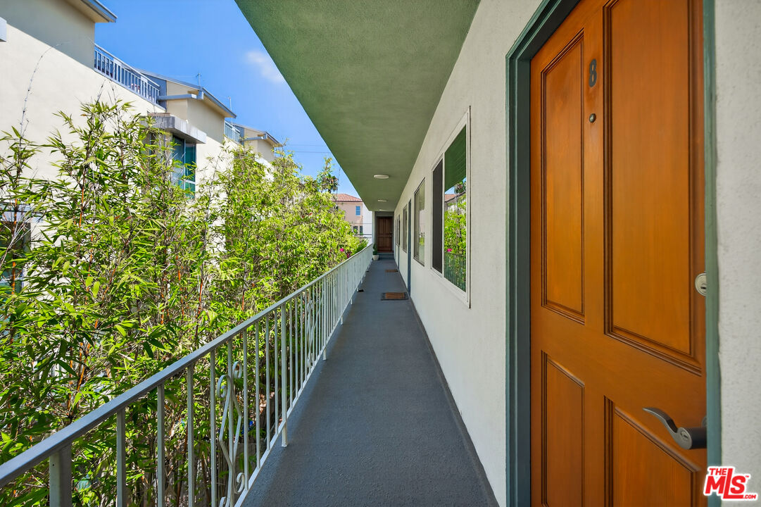 1333 14th Street, Unit 8 Santa Monica, CA 90404 - Photo 22 of 27 a view of balcony