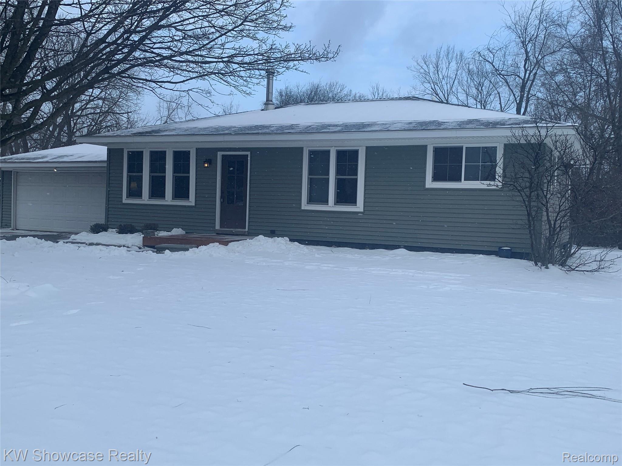 4970 Hatchery Road Waterford, MI 48329 - Photo 1 of 50 2750C579-083E-43DD-A021-A2E5E5A91F40.jpeg