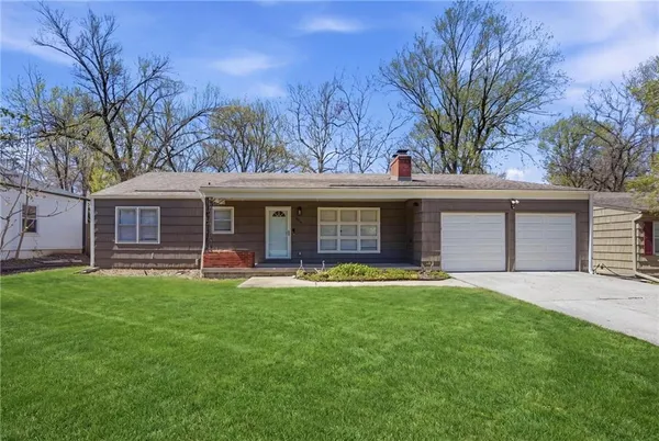 $385,000 | 8018 Nall Avenue, Prairie Village, KS 66208