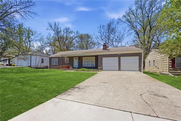 $385,000 | 8018 Nall Avenue, Prairie Village, KS 66208