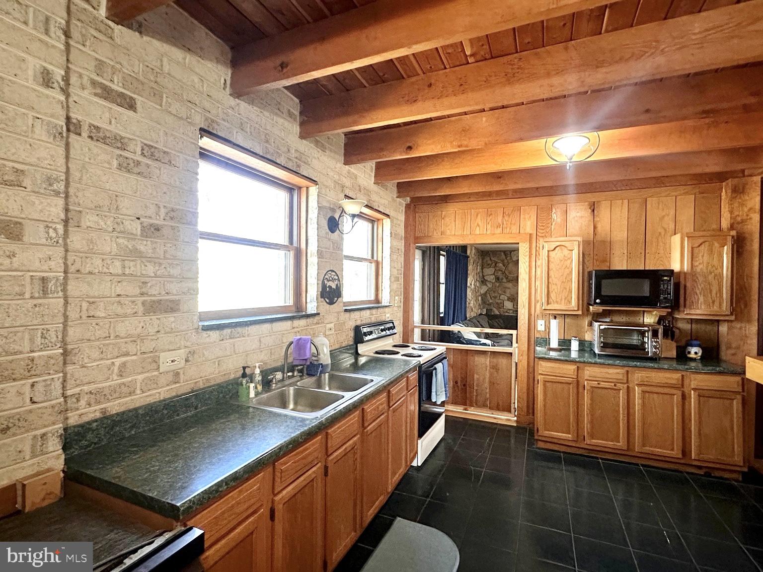 8640 Hensingersville Road Alburtis, PA 18011 - Photo 13 of 32