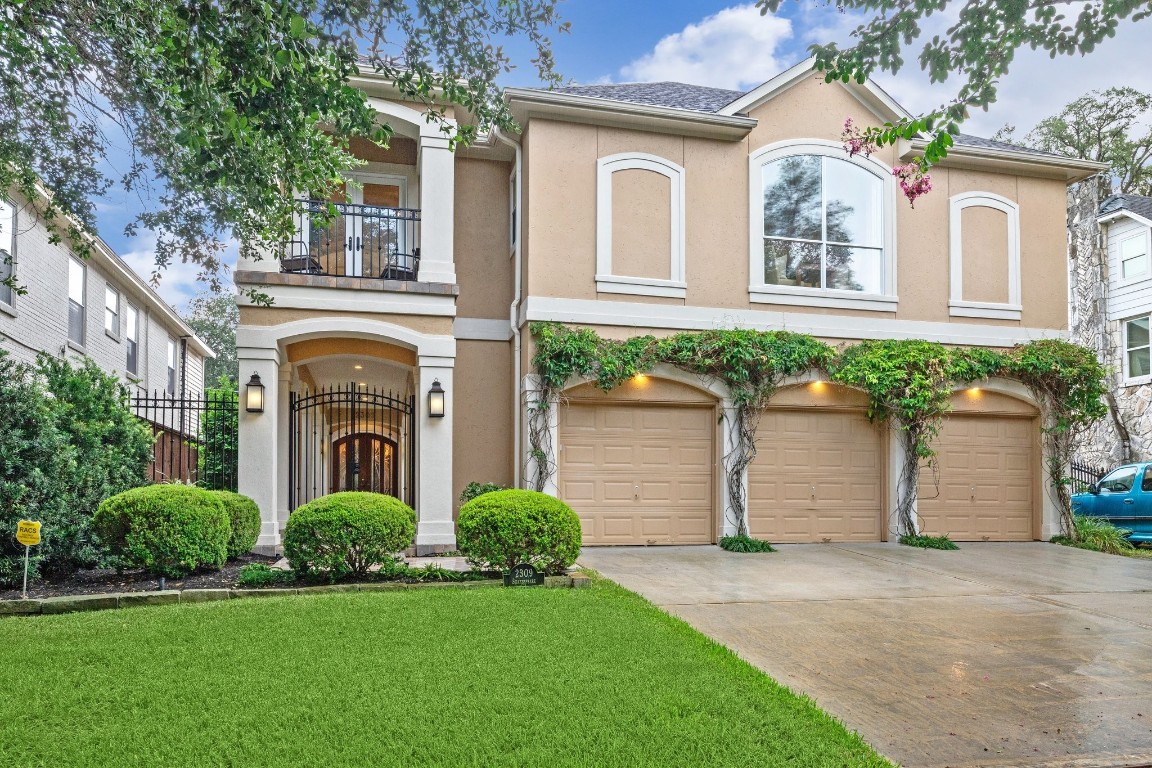 2309 Shakespeare Street Houston, TX 77030 - Photo 1 of 48 front view of a house with a yard