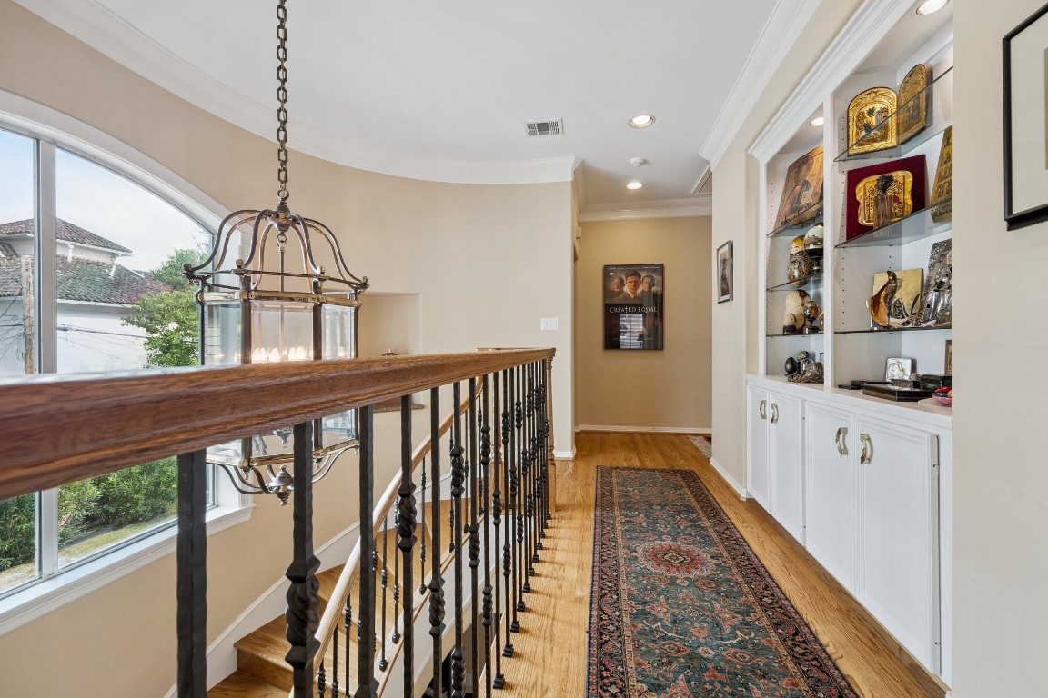 2309 Shakespeare Street Houston, TX 77030 - Photo 21 of 48 a view of a hallway with wooden floor and windows