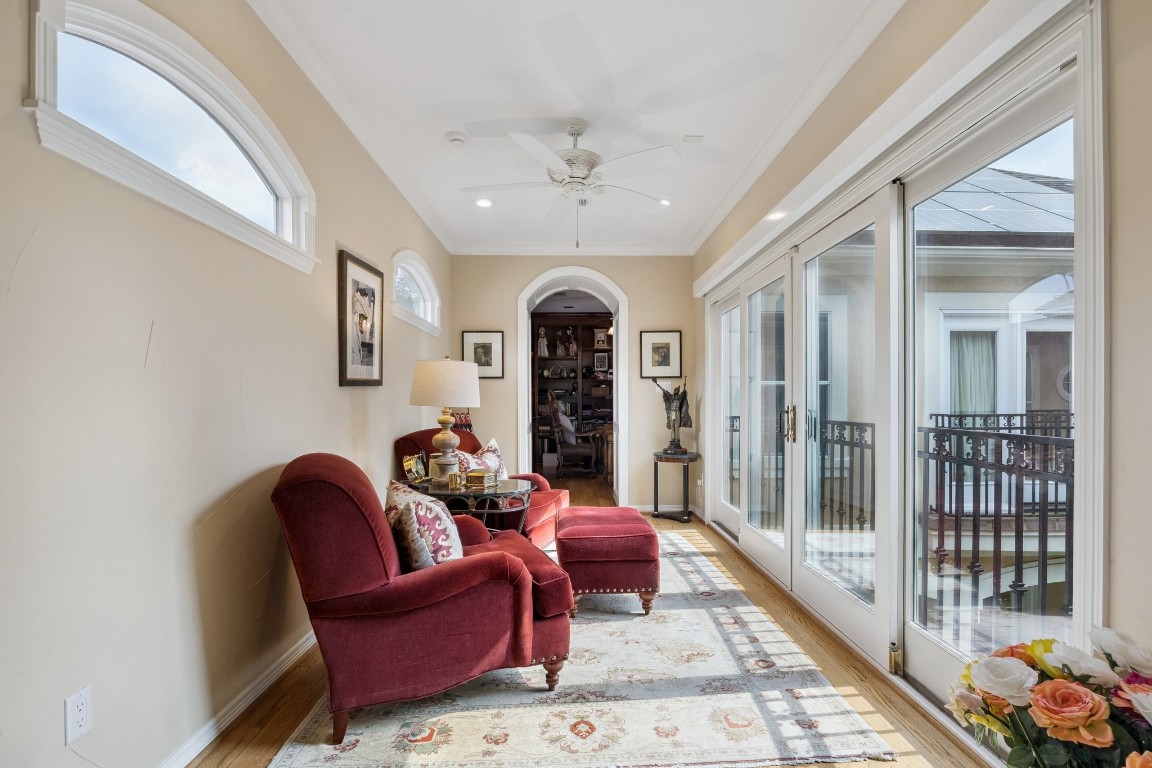 2309 Shakespeare Street Houston, TX 77030 - Photo 25 of 48 a living room with furniture and a rug