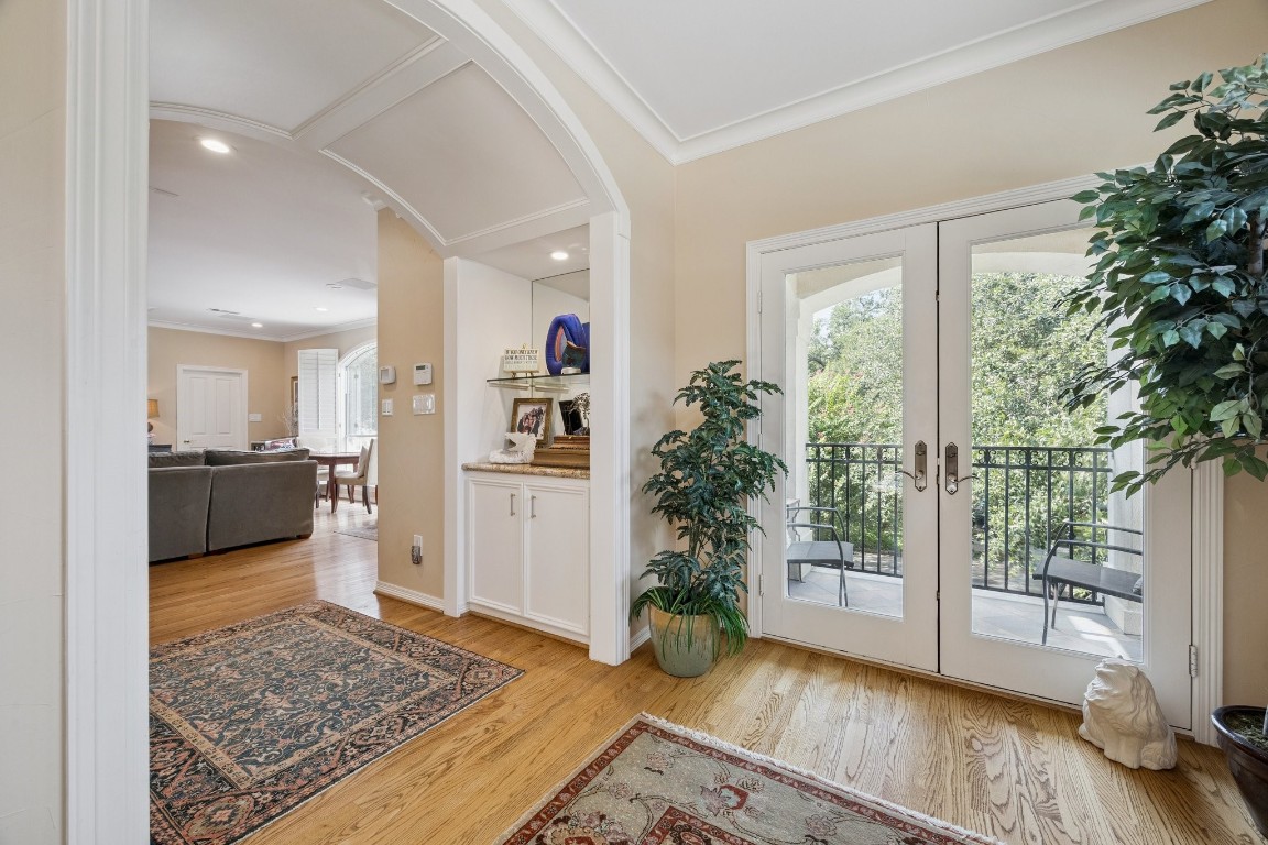2309 Shakespeare Street Houston, TX 77030 - Photo 27 of 48 a view of livingroom with furniture and floor to ceiling window