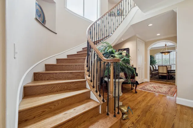 a view of entryway livingroom and hall