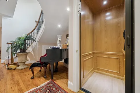 a view of a livingroom with furniture and a carpet