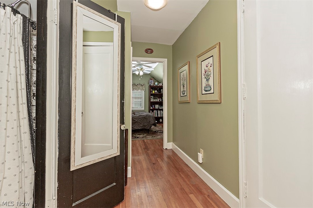 2460 Fenwick Road Cleveland, OH 44118 - Photo 23 of 35 3rd floor landing and hallway, view into the full bathroom (left) and bedroom (ahead).