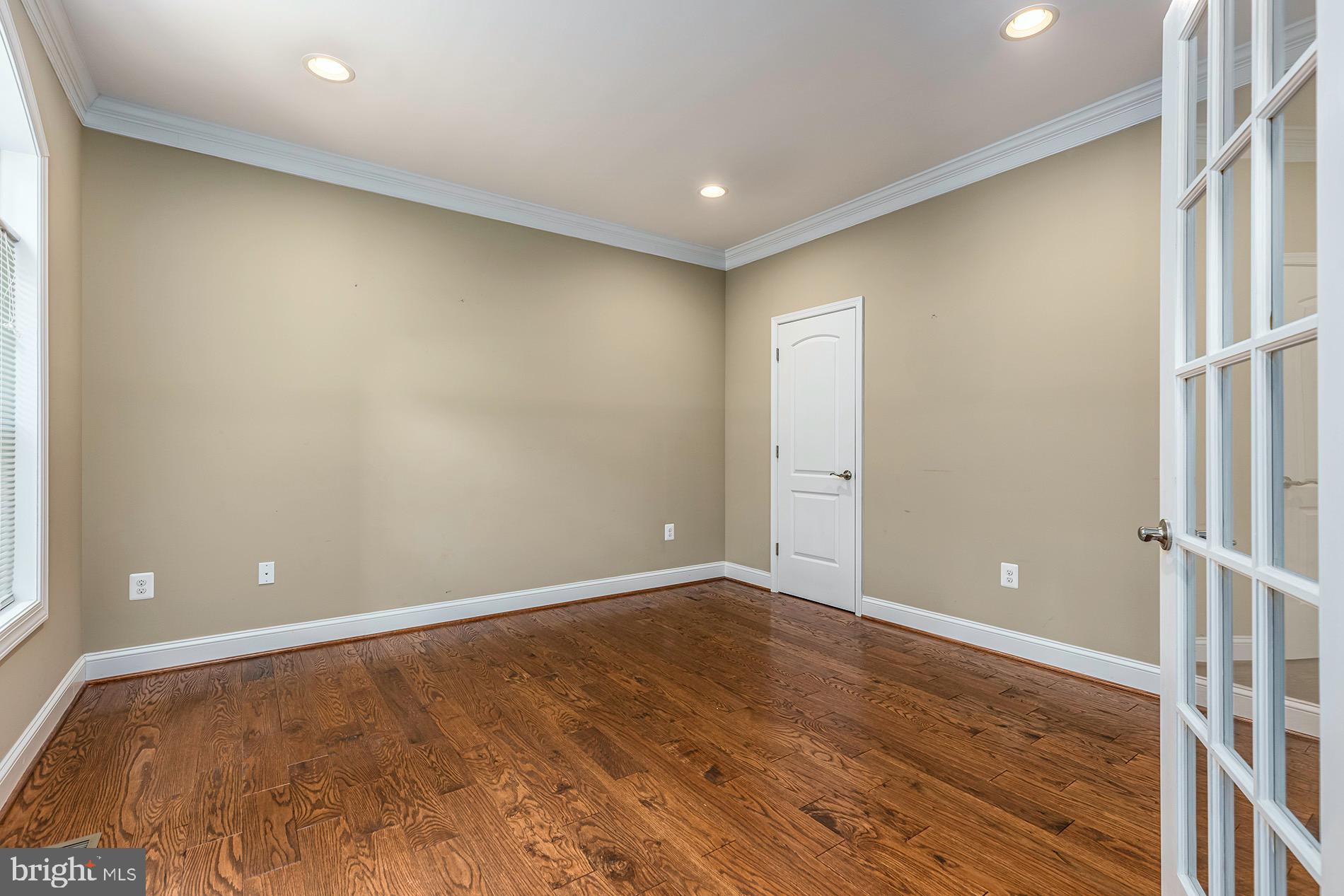 11932 Waples Mill Road Oakton, VA 22124 - Photo 18 of 64