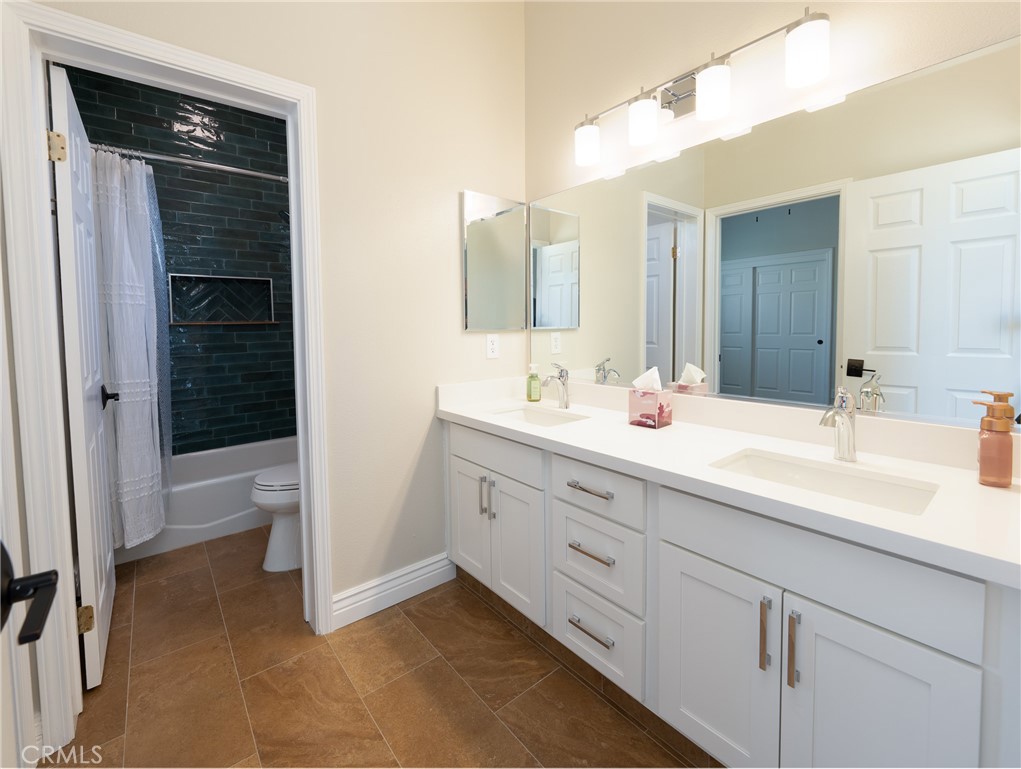 125 West Franklin Avenue Ridgecrest, CA 93555 - Photo 12 of 32 a bathroom with a sink and a mirror