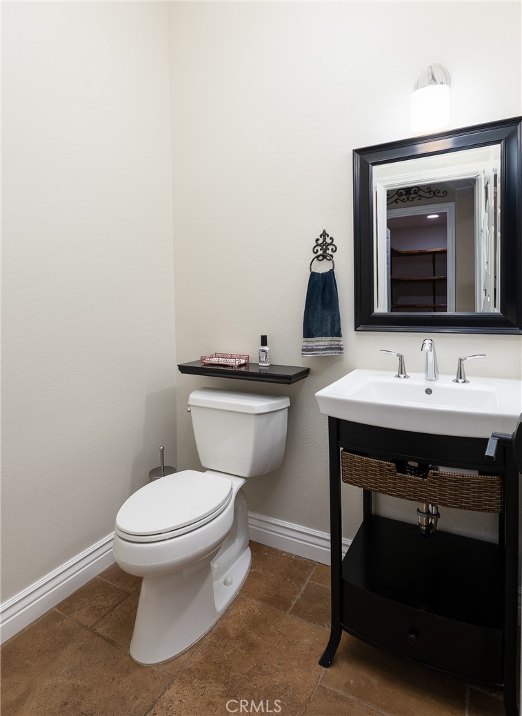 125 West Franklin Avenue Ridgecrest, CA 93555 - Photo 19 of 32 a bathroom with a toilet a sink and mirror