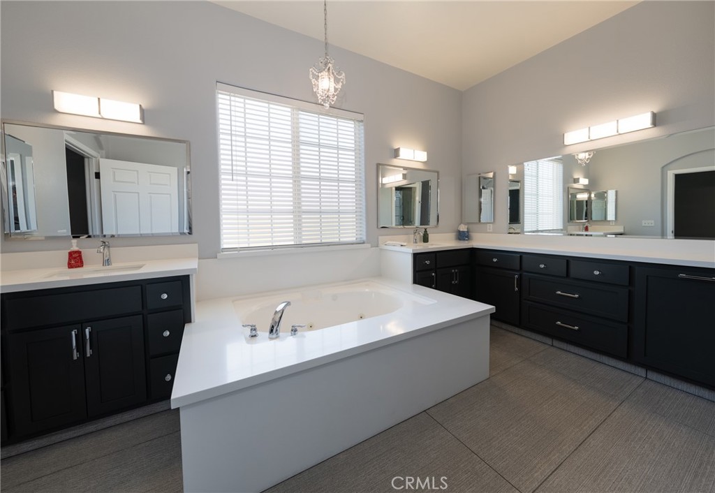 125 West Franklin Avenue Ridgecrest, CA 93555 - Photo 24 of 32 a spacious bathroom with a tub a sink double vanity and a mirror