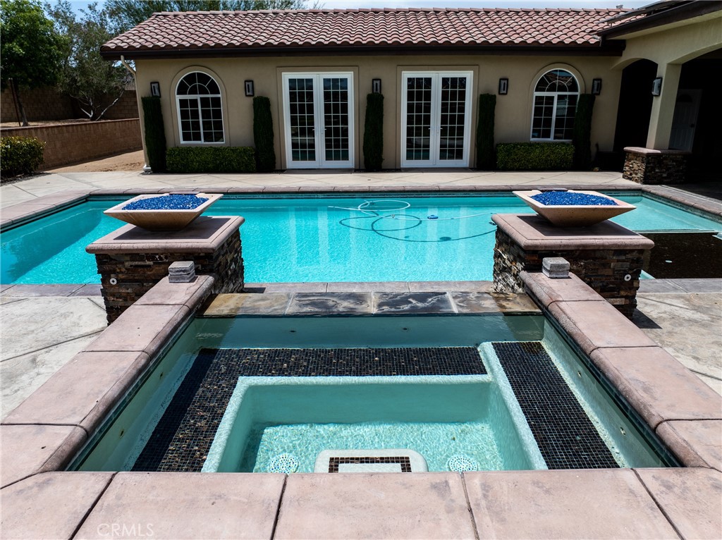 125 West Franklin Avenue Ridgecrest, CA 93555 - Photo 4 of 32 a house view with a outdoor space