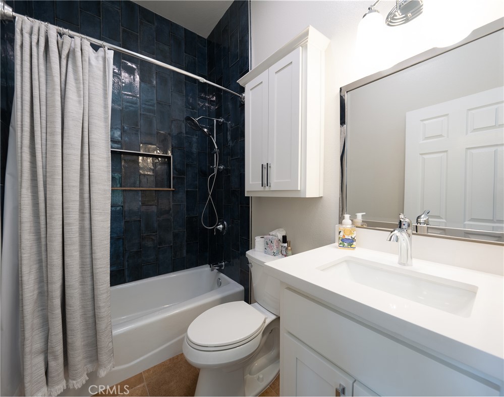 125 West Franklin Avenue Ridgecrest, CA 93555 - Photo 8 of 32 a bathroom with a sink toilet and shower