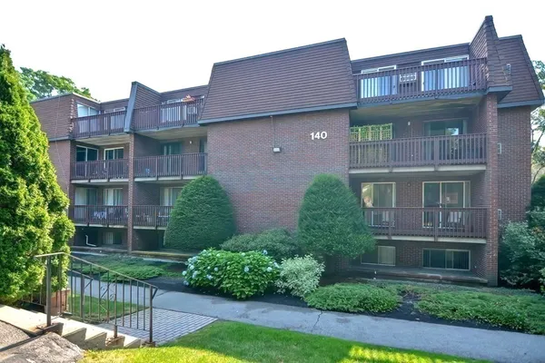 $2,200 | 140 Kenrick Street, Unit 21, Boston, MA 02135