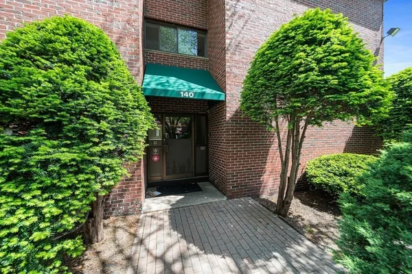 $2,200 | 140 Kenrick Street, Unit 21, Boston, MA 02135