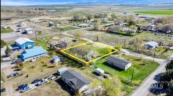 $250,000 | 1516 North 2290th Street East, Rogerson, ID 83302