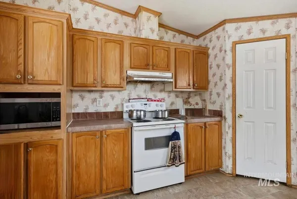 $250,000 | 1516 North 2290th Street East, Rogerson, ID 83302