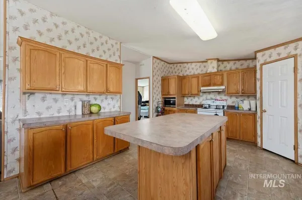 $250,000 | 1516 North 2290th Street East, Rogerson, ID 83302