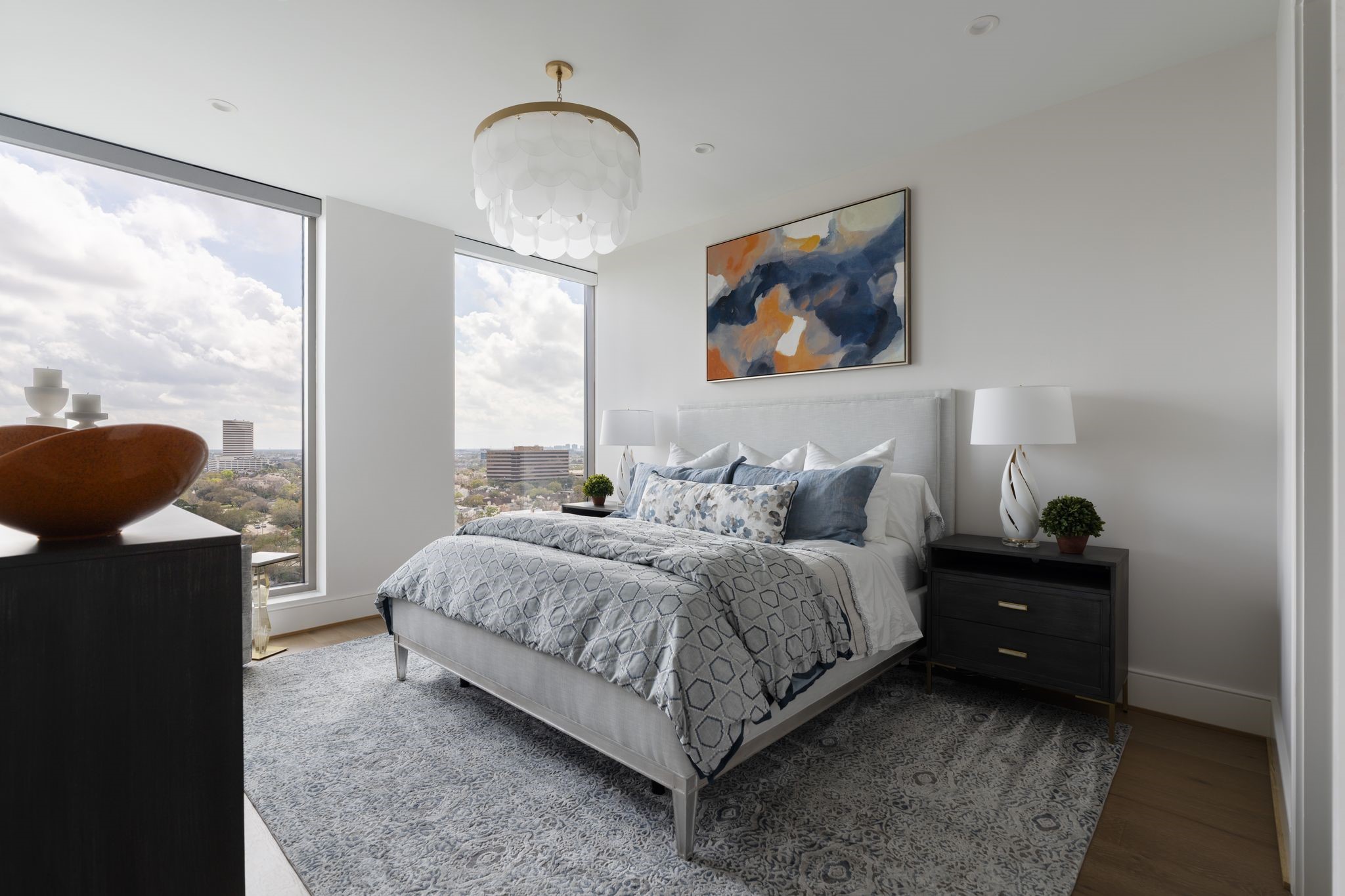 5656 San Felipe Street, Unit 1401 Houston, TX 77056 - Photo 20 of 40 a bedroom with a bed and wooden floor