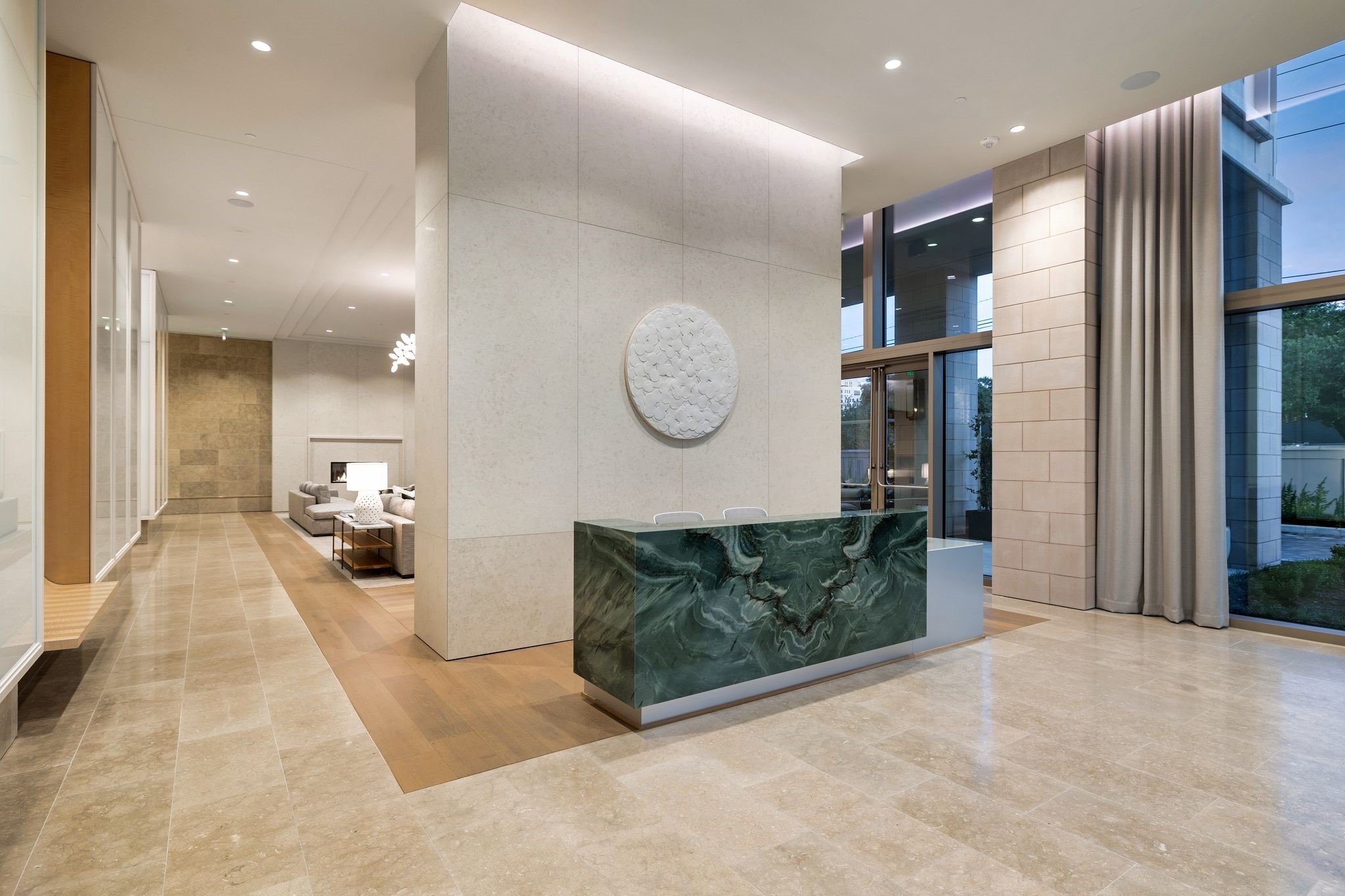 5656 San Felipe Street, Unit 1401 Houston, TX 77056 - Photo 33 of 40 a hallway with a large mirror in front of it