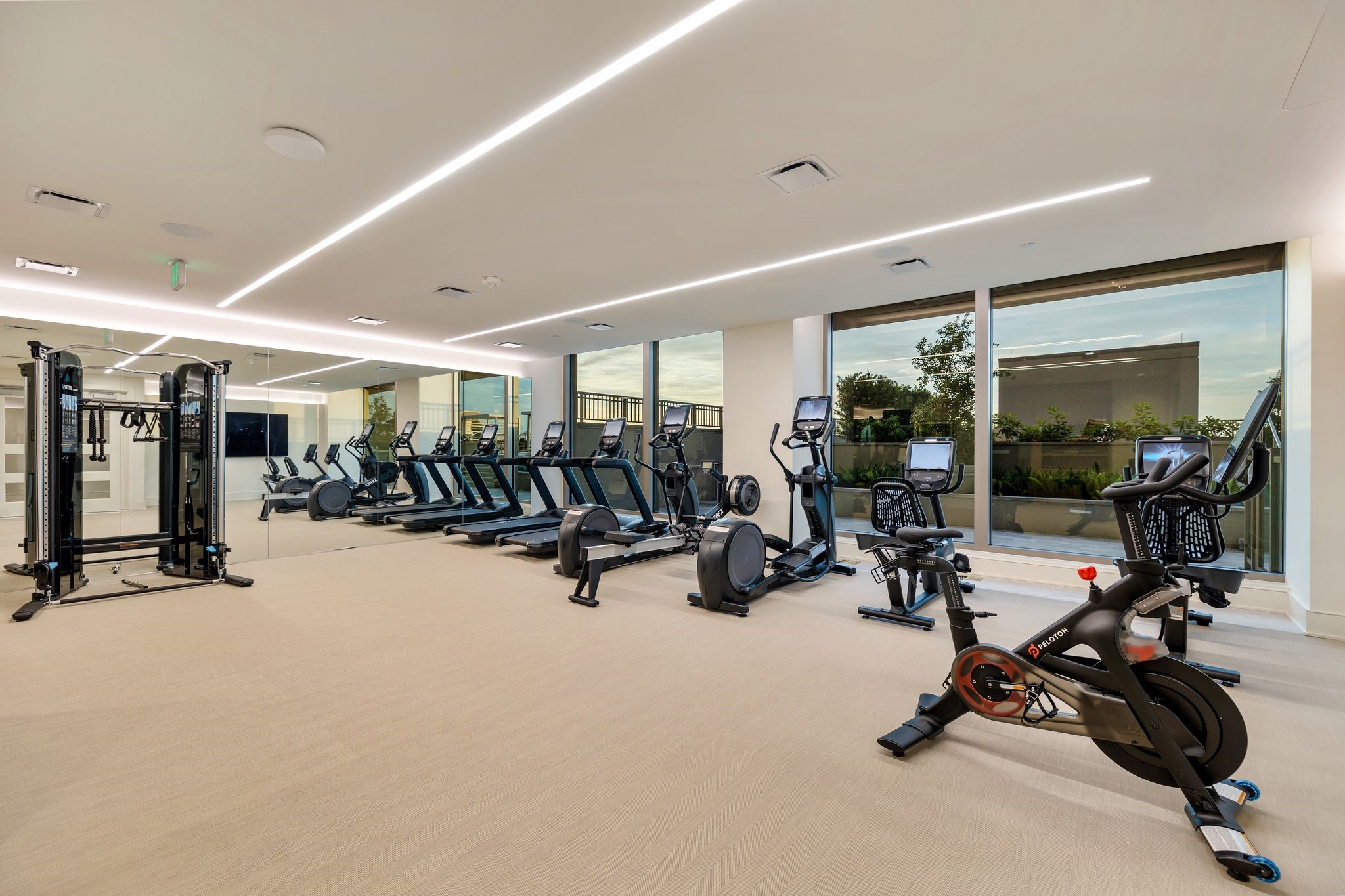 5656 San Felipe Street, Unit 1401 Houston, TX 77056 - Photo 39 of 40 a view of a room with gym equipment