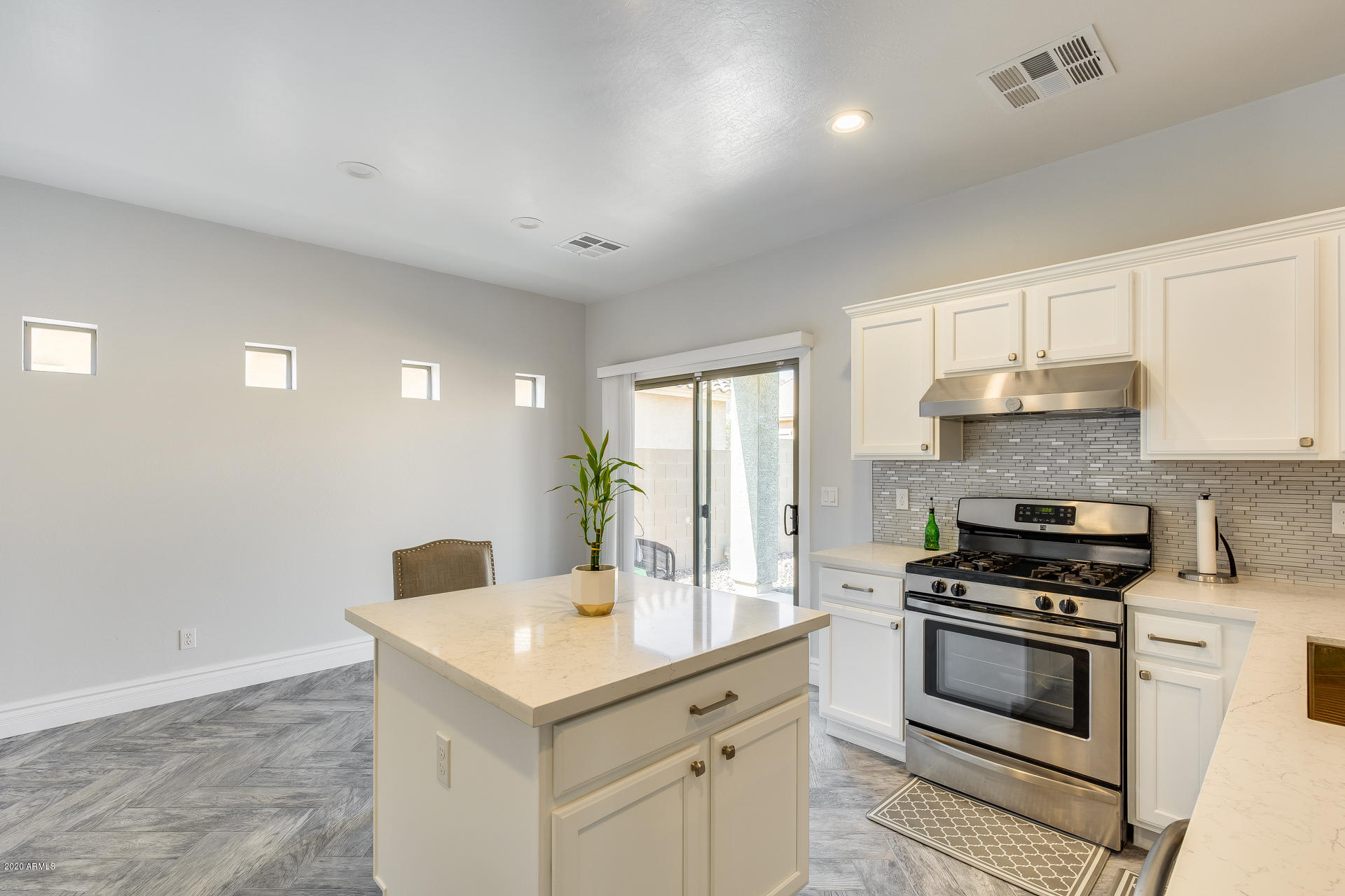 10004 West Bloch Road Tolleson, AZ 85353 - Photo 11 of 29 Gallery Image 11