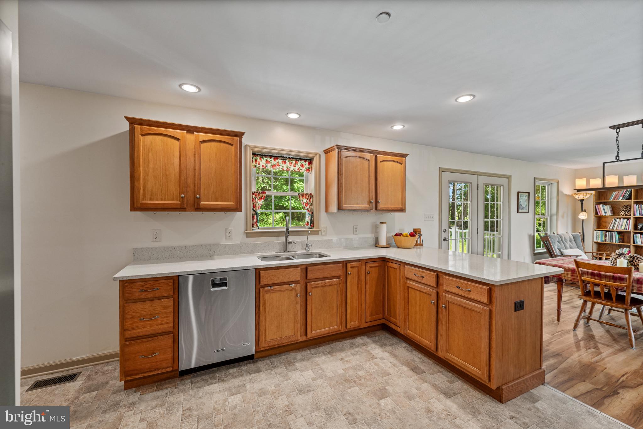 342 West Watersville Road Mount Airy, MD 21771 - Photo 13 of 39 Oak cabinets and quartz counters