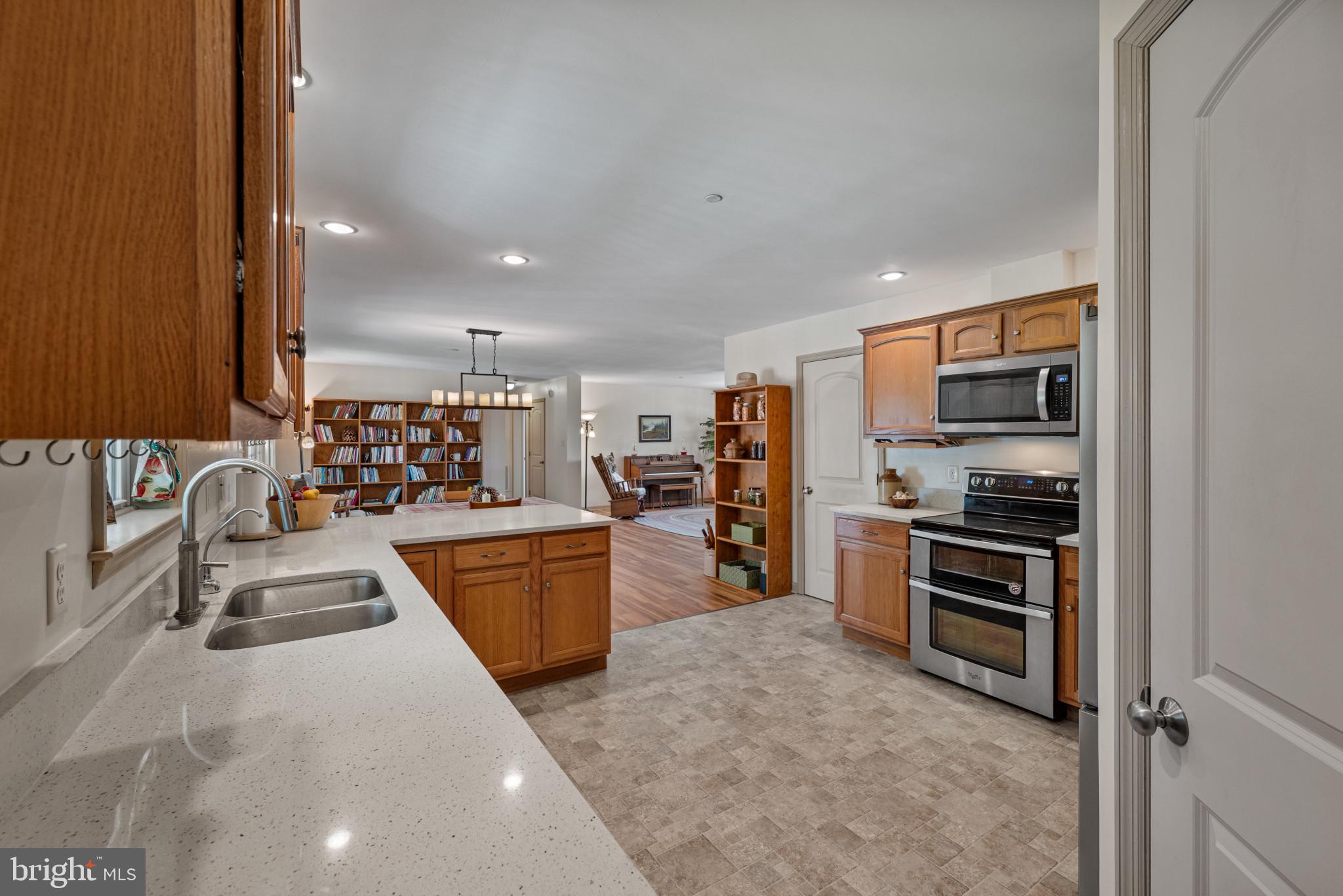 342 West Watersville Road Mount Airy, MD 21771 - Photo 14 of 39 double door oven
