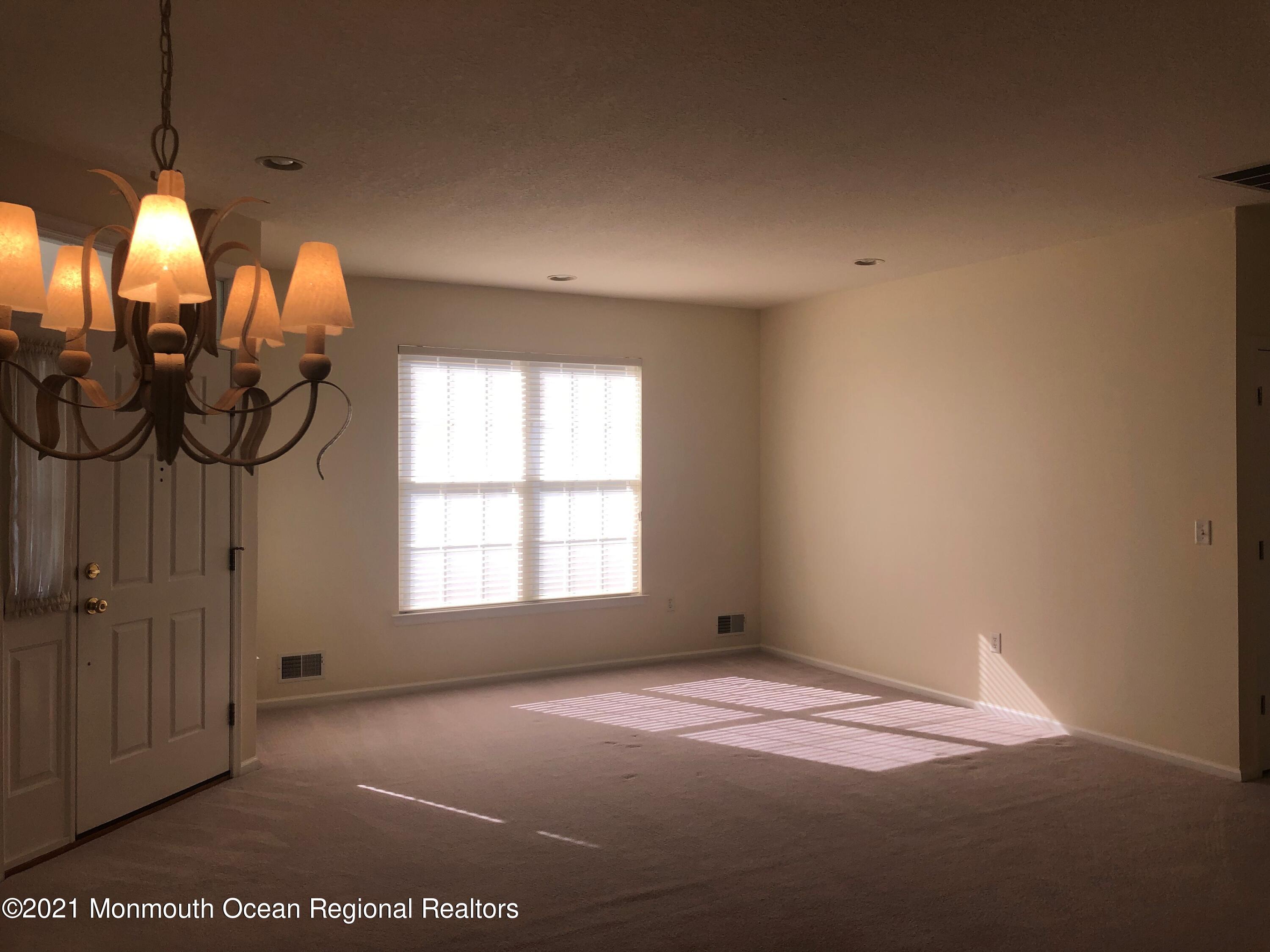 52 Silverside Road Lakewood, NJ 08701 - Photo 15 of 20 15