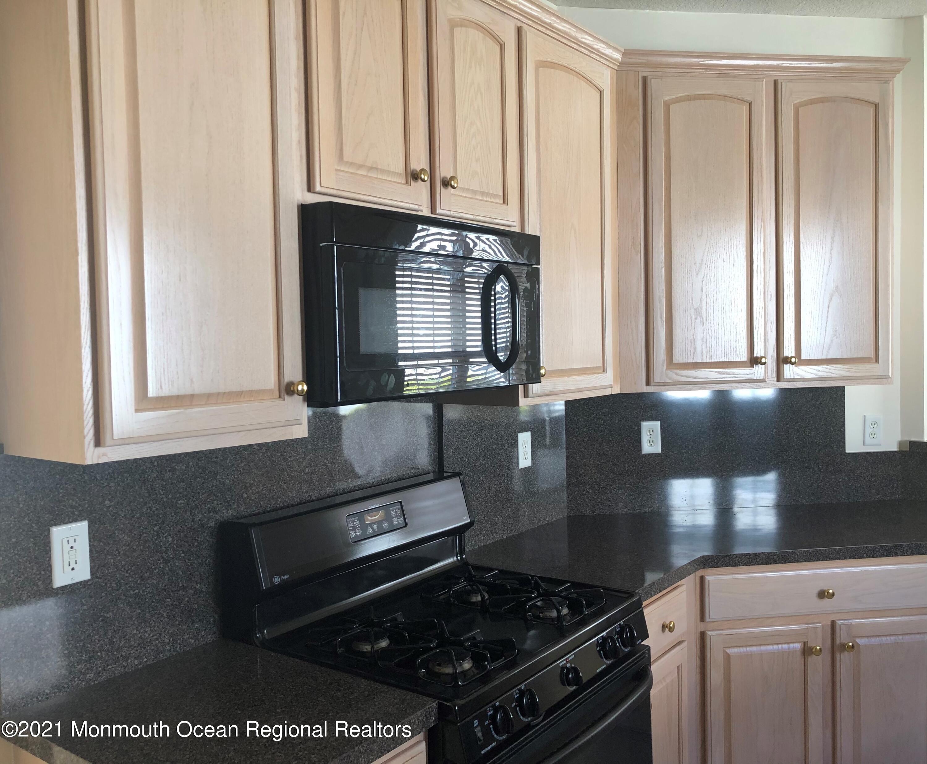 52 Silverside Road Lakewood, NJ 08701 - Photo 6 of 20 6