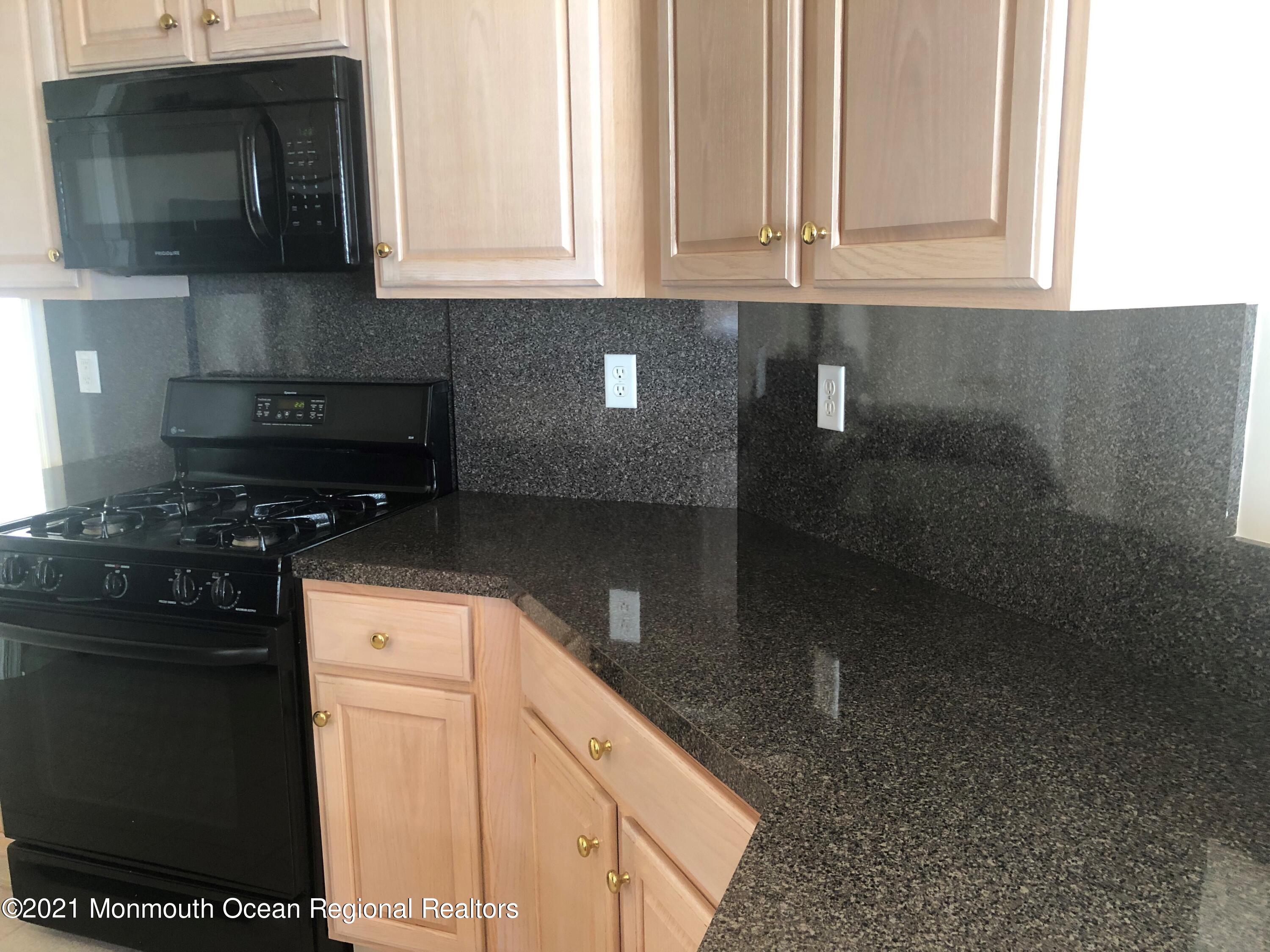 52 Silverside Road Lakewood, NJ 08701 - Photo 7 of 20 7