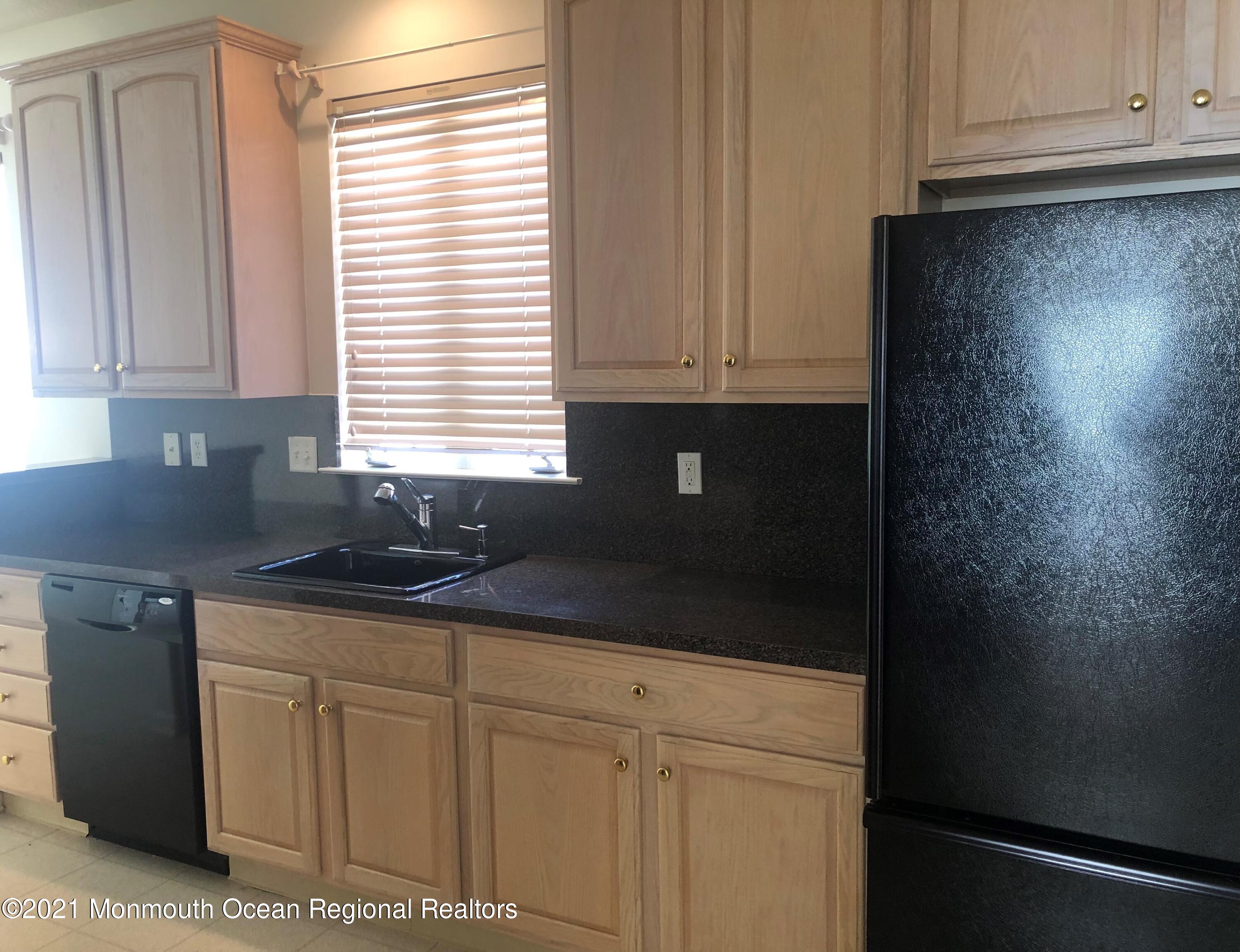 52 Silverside Road Lakewood, NJ 08701 - Photo 8 of 20 8