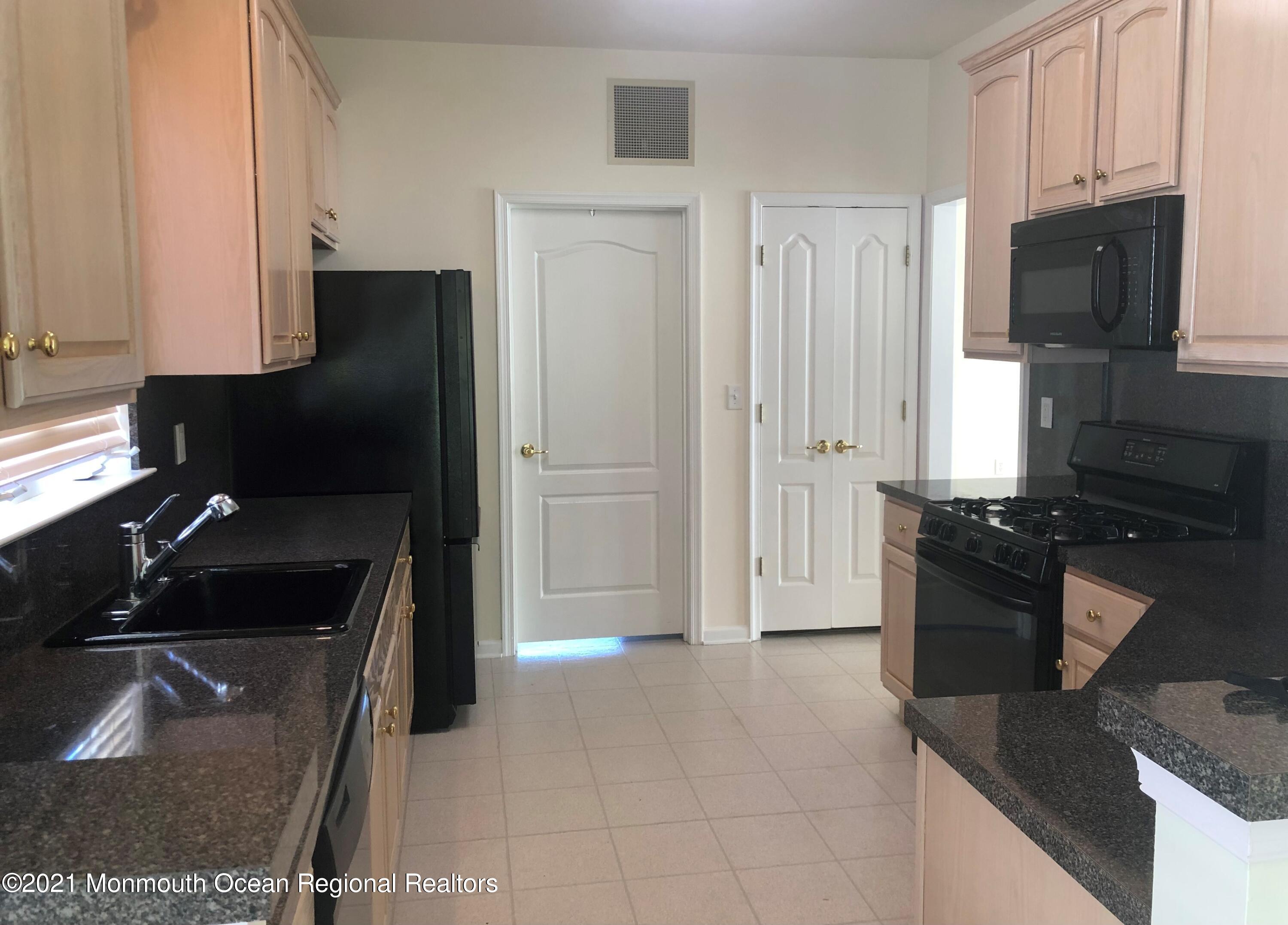 52 Silverside Road Lakewood, NJ 08701 - Photo 9 of 20 9