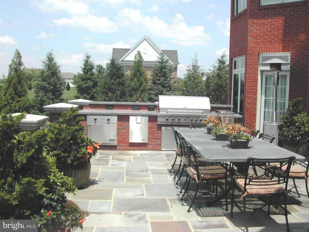 1041 Bluestone Drive Lititz, PA 17543 - Photo 3 of 40 Gallery Image 3