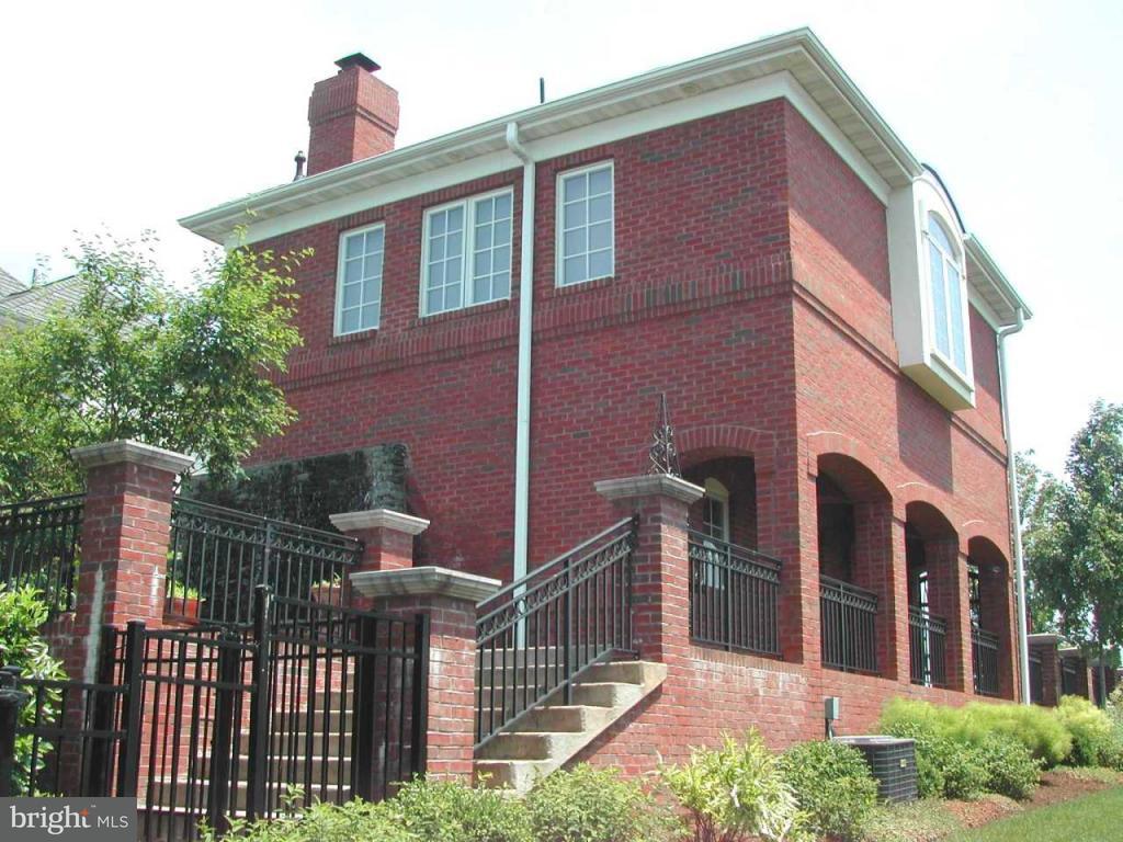1041 Bluestone Drive Lititz, PA 17543 - Photo 28 of 40 Gallery Image 28
