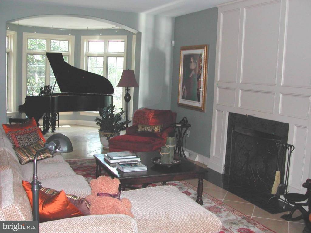 1041 Bluestone Drive Lititz, PA 17543 - Photo 7 of 40 Gallery Image 7